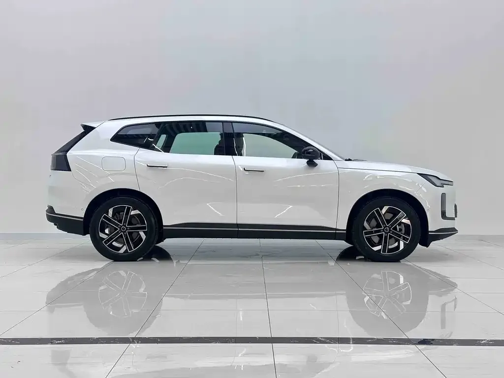 Volvo XC70 Plug-in Hybrid — фото 4