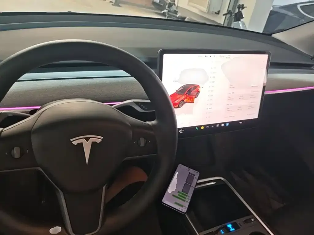 Tesla Model Y — фото 9