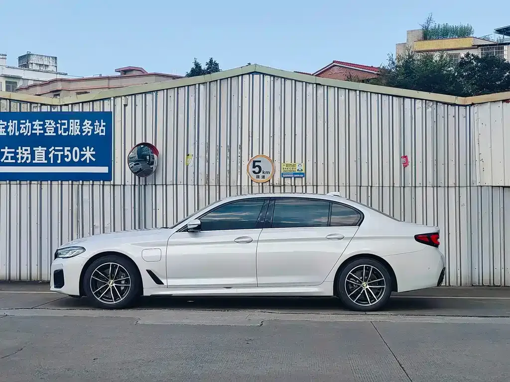 BMW 5 Series New Energy — фото 3