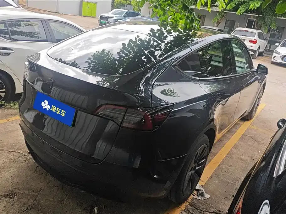Tesla Model Y — фото 8