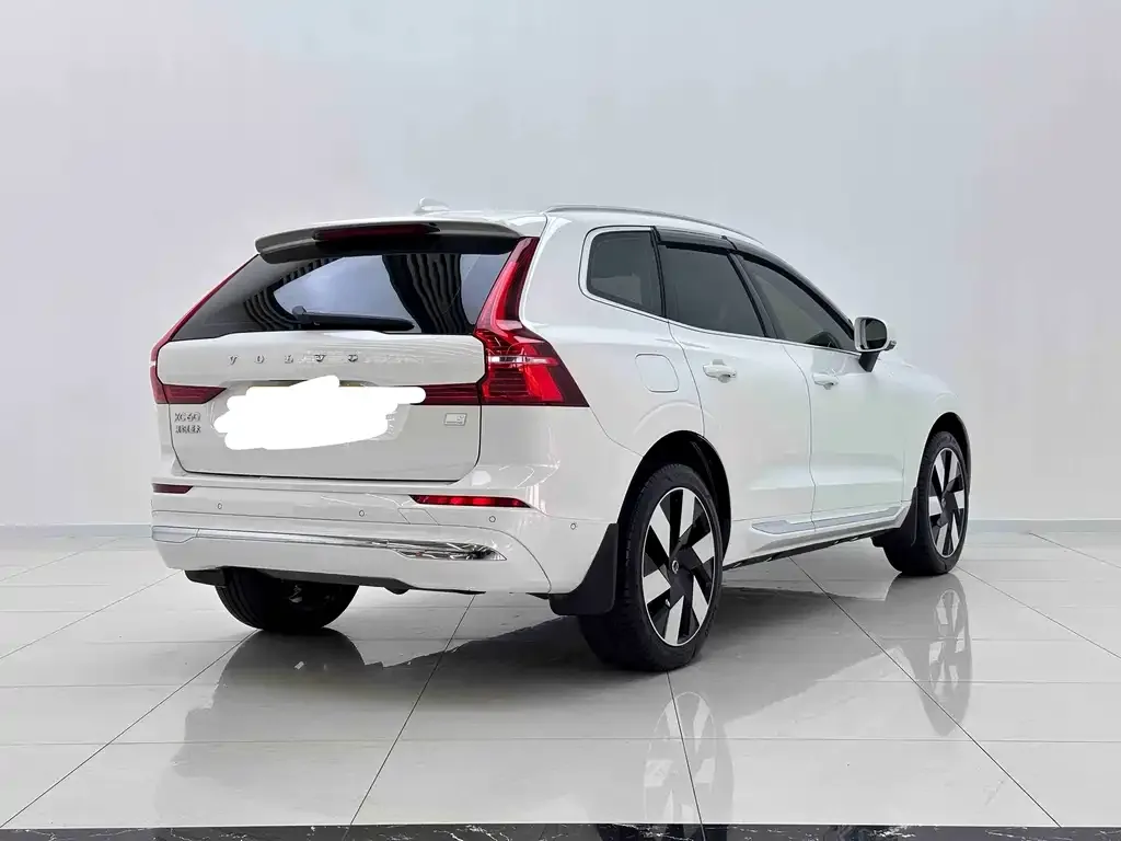 Volvo XC60 PHEV — фото 2