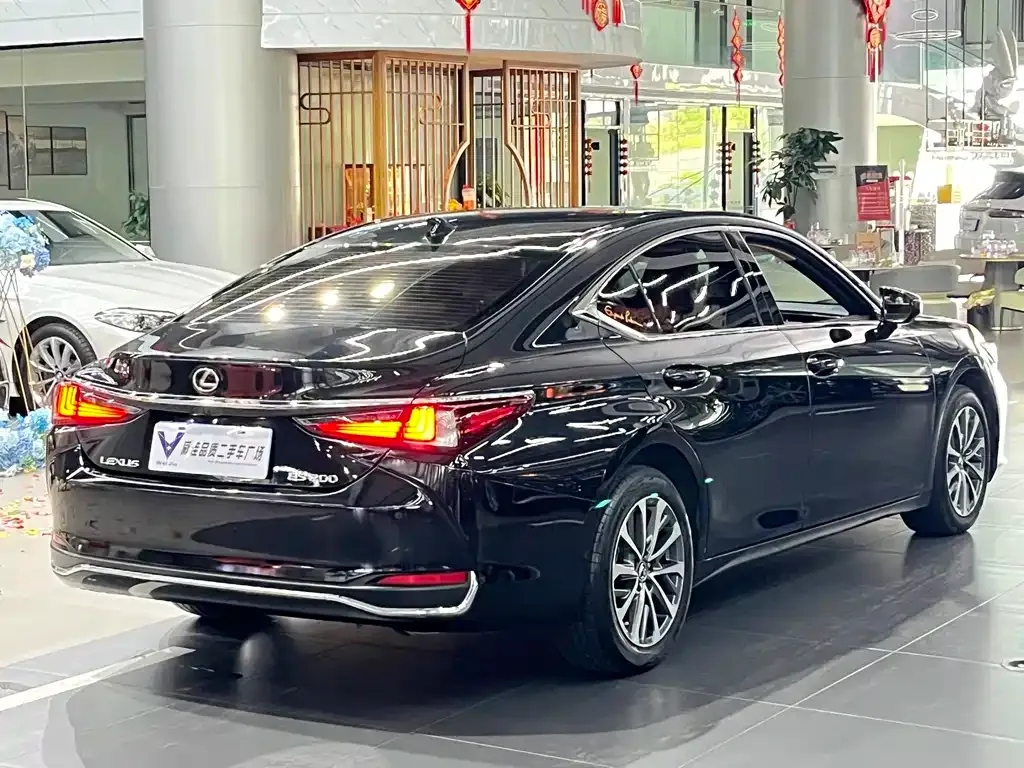 Lexus ES — фото 7