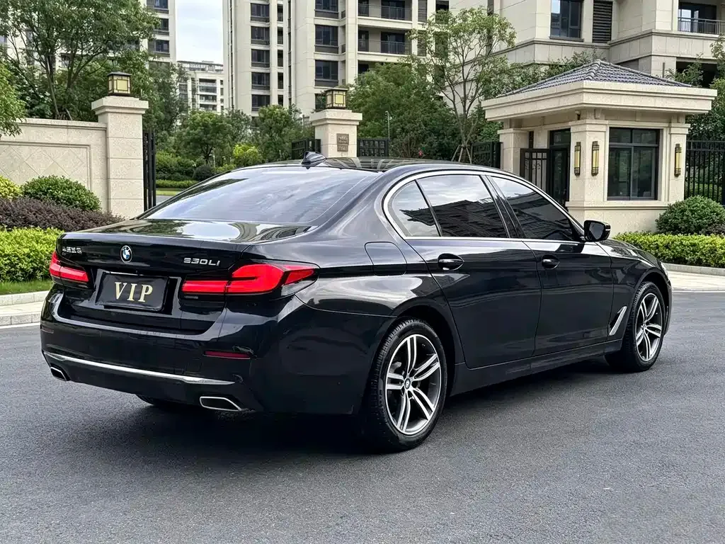 BMW 5 Series — фото 9