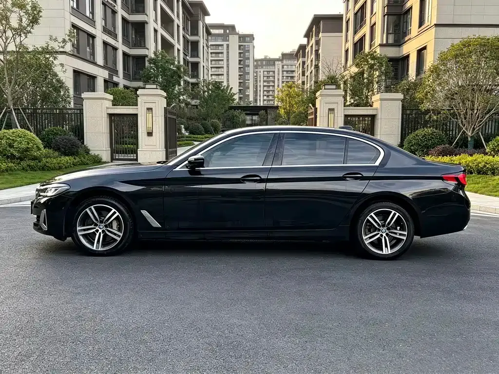 BMW 5 Series — фото 7