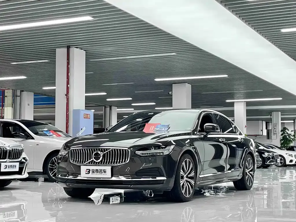 Volvo S90 — фото 1