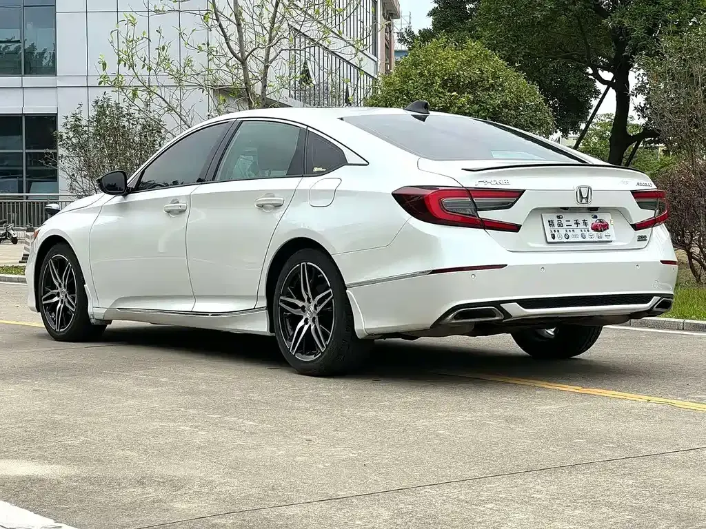 Honda Accord — фото 9