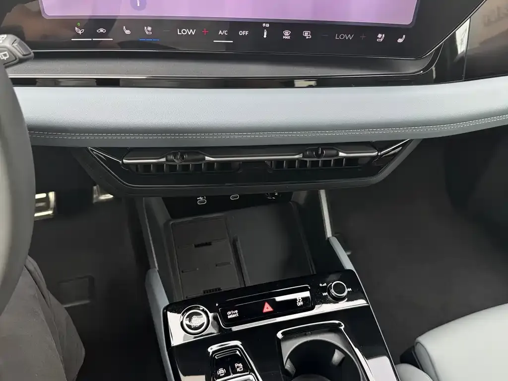 Audi Q6L e-tron — фото 2