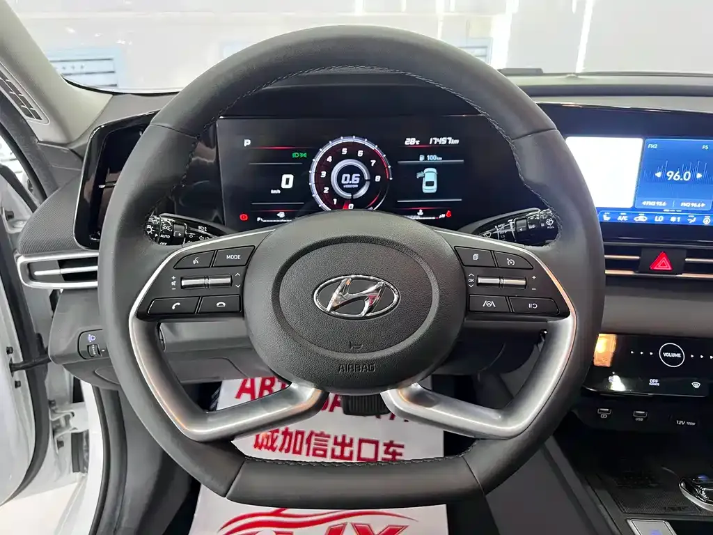 Hyundai Elantra — фото 9