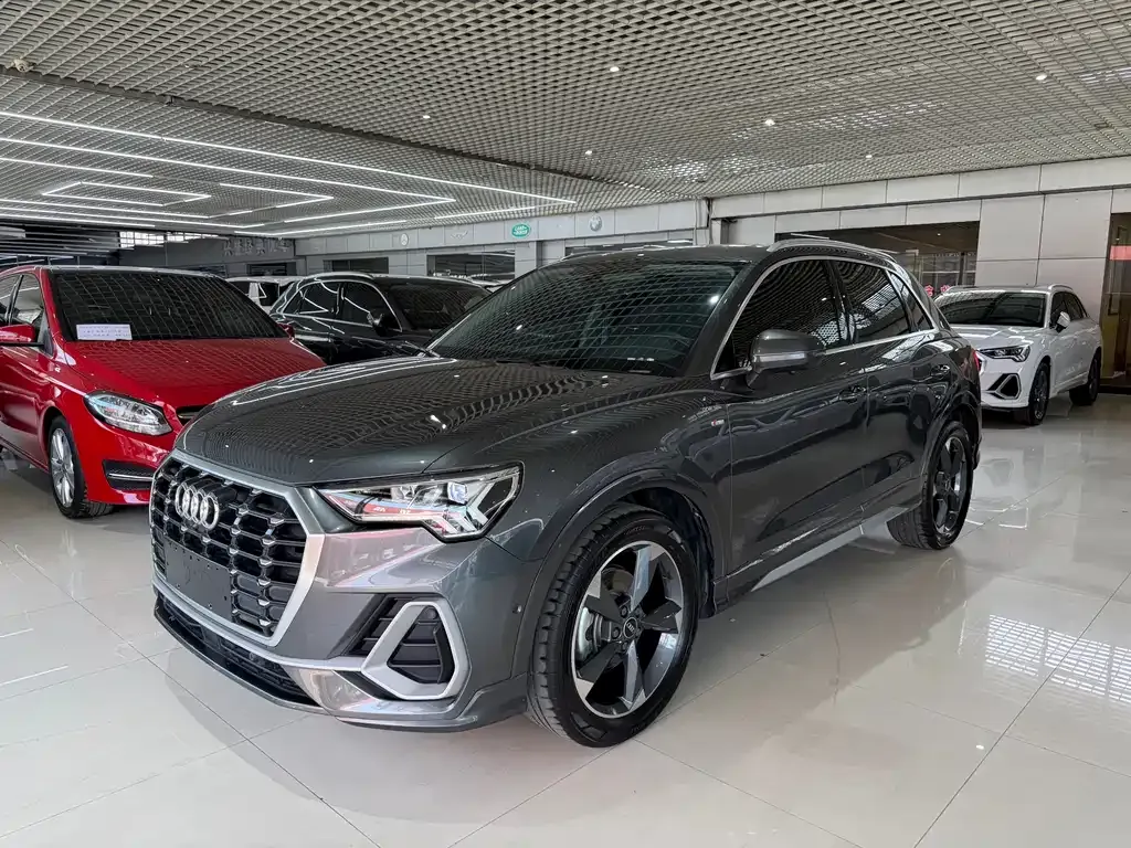 Audi Q3 — фото 1