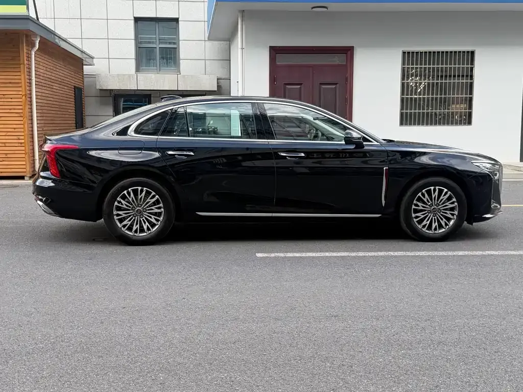 Hongqi H5 — фото 2