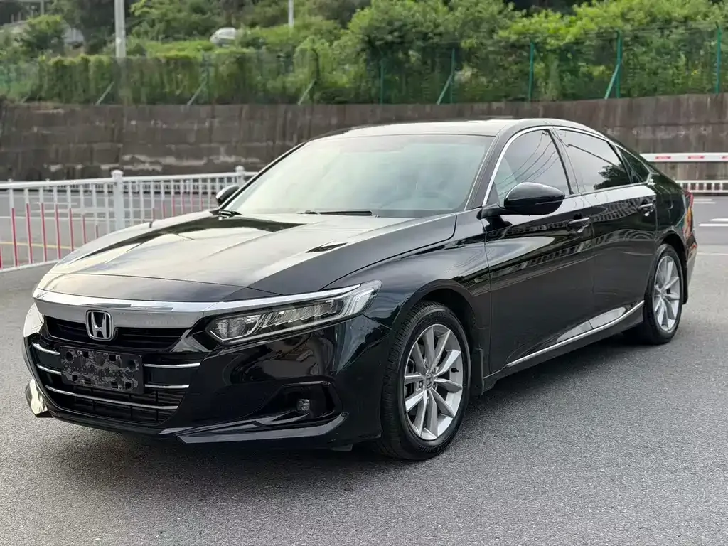 Honda Accord — фото 1