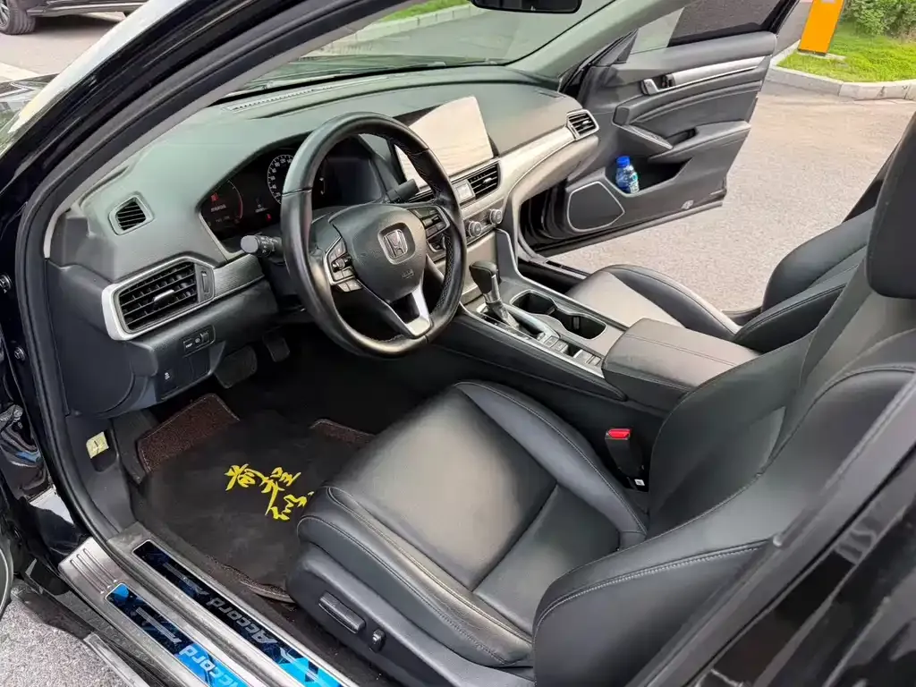 Honda Accord — фото 10