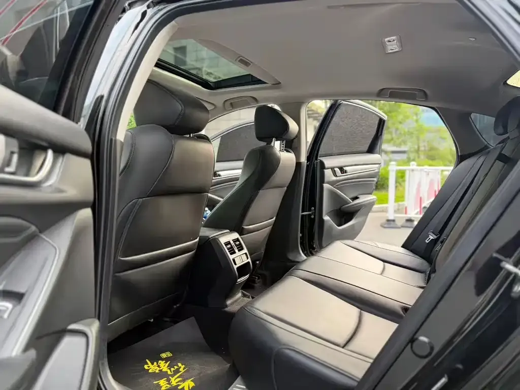 Honda Accord — фото 6