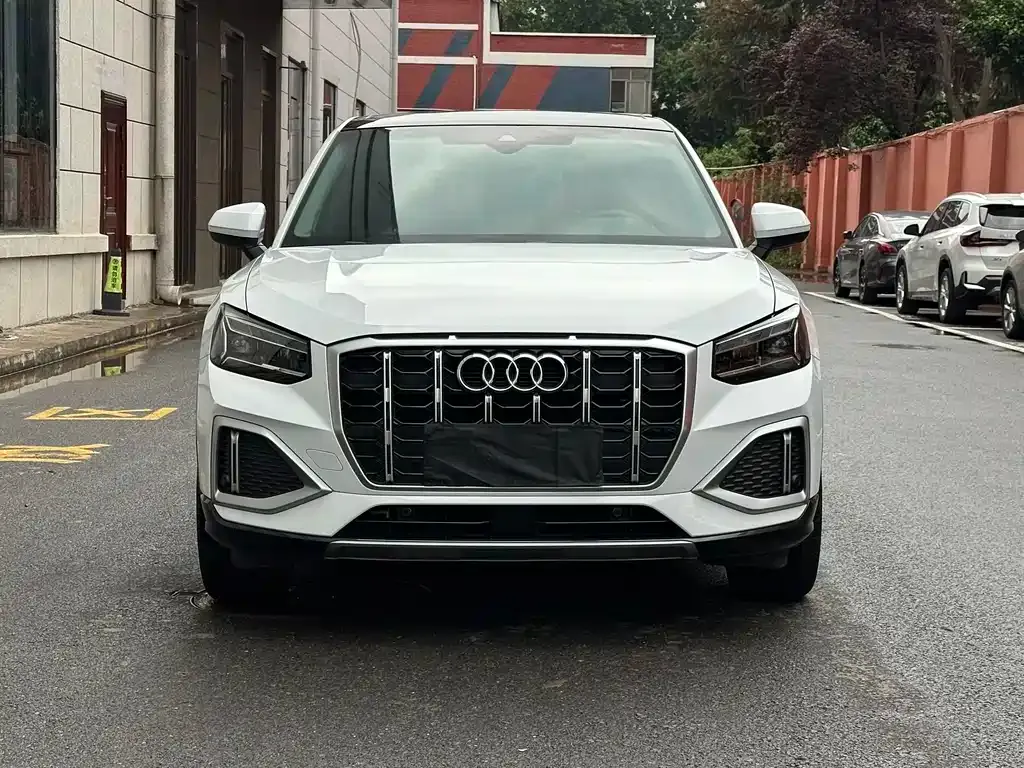 Audi Q2L — фото 10