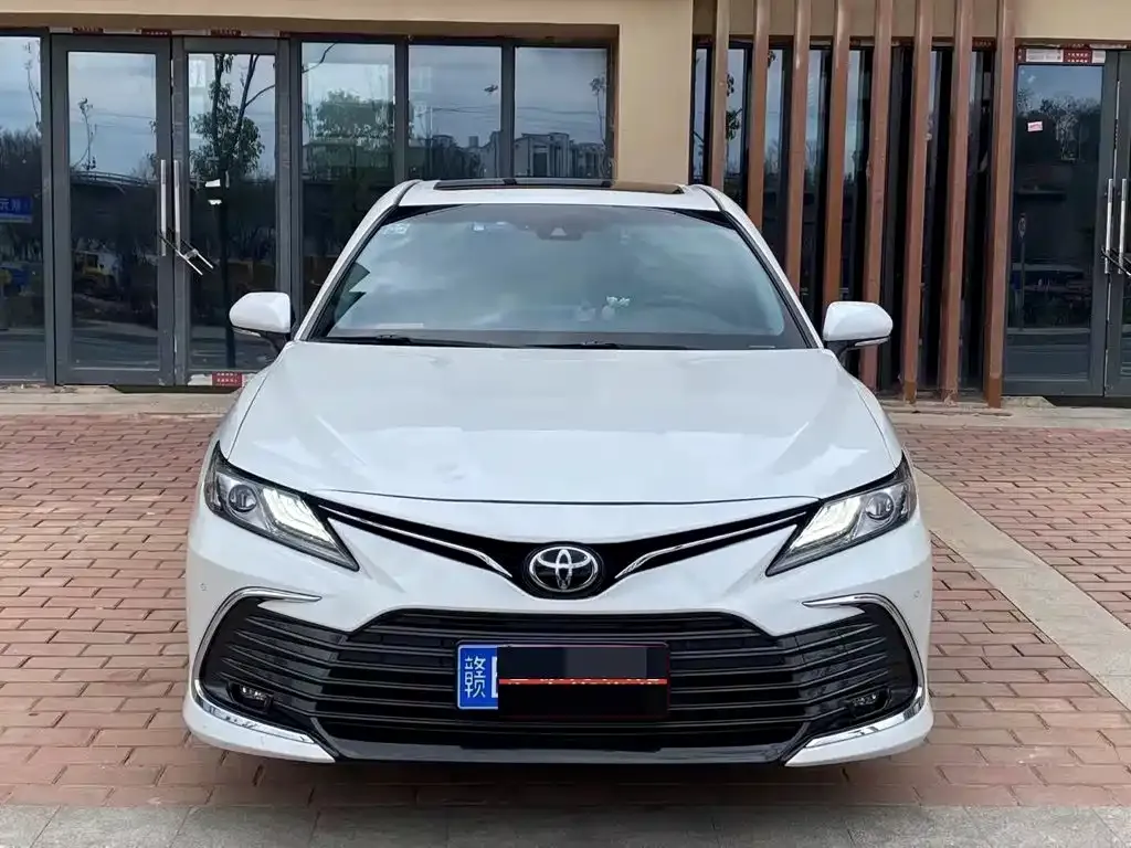 Toyota Camry — фото 6
