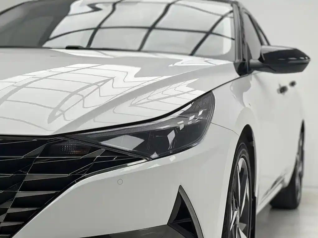Hyundai Elantra — фото 2