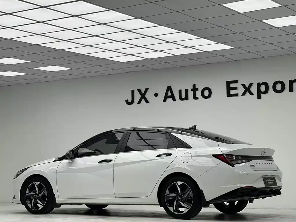 Hyundai Elantra — фото 9