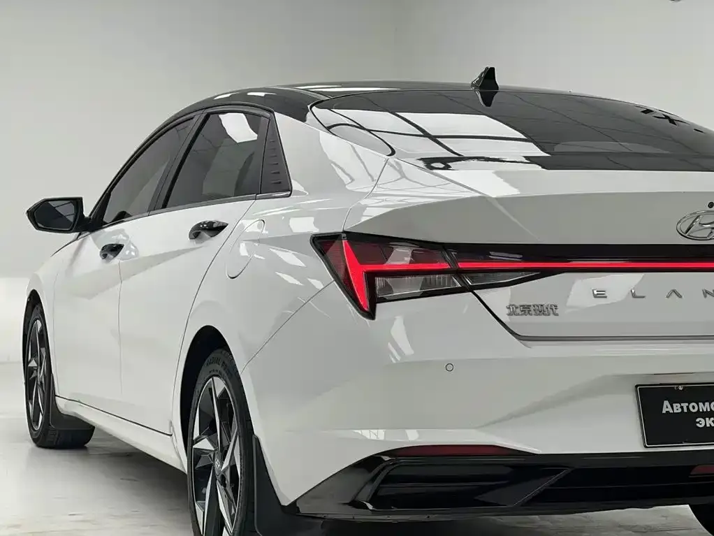 Hyundai Elantra — фото 8