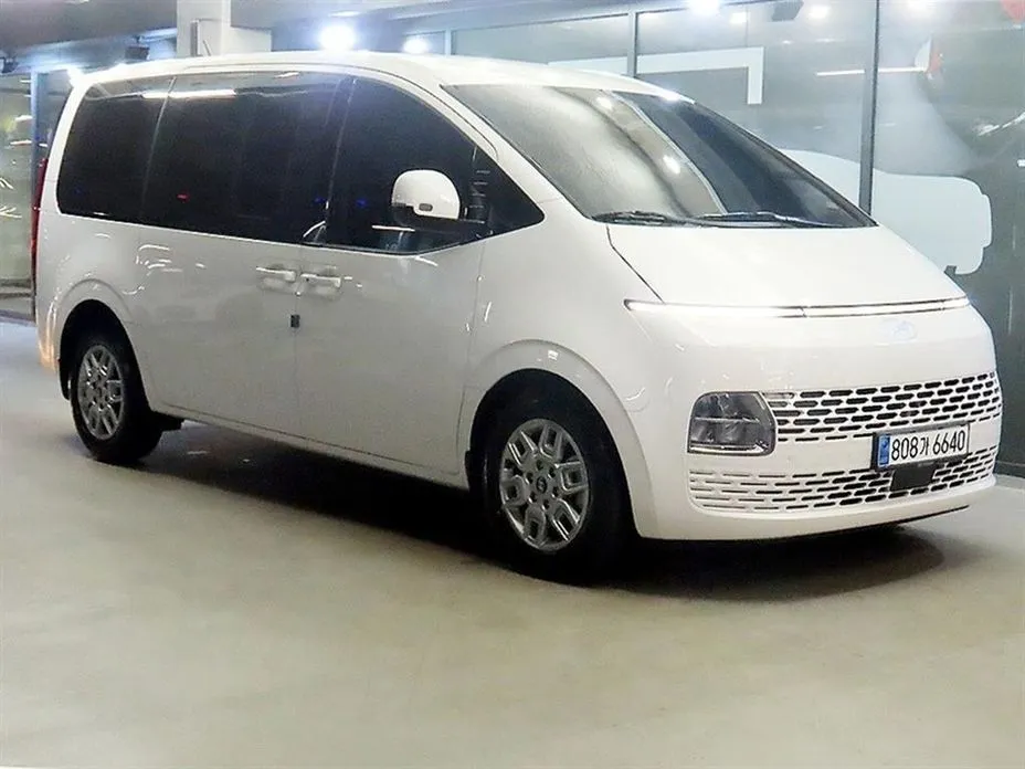 Hyundai Staria — фото 1