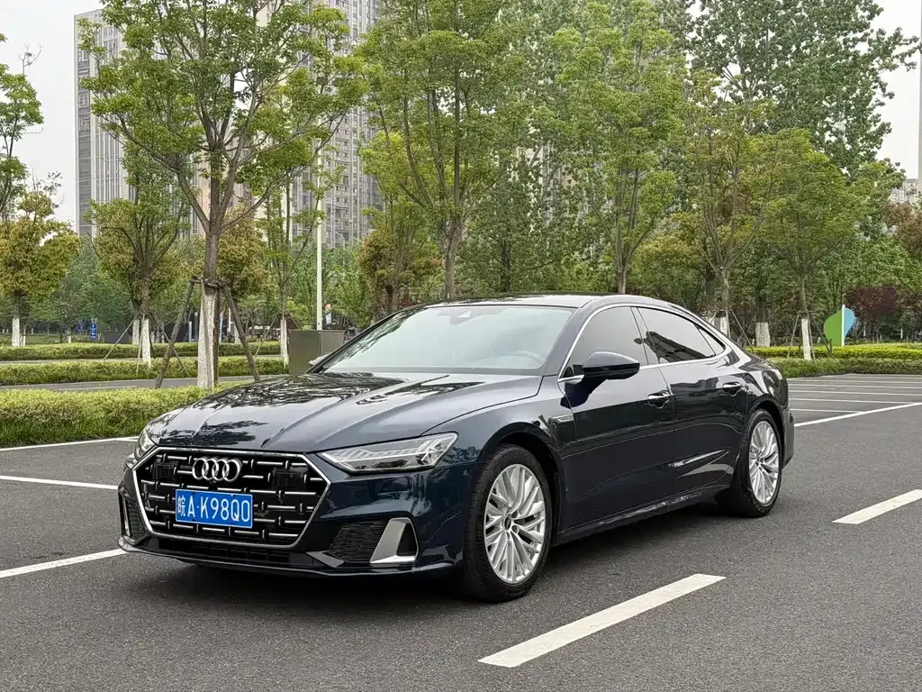 Audi A7L — фото 1