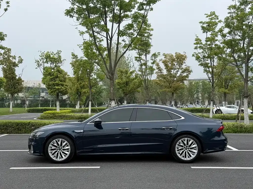 Audi A7L — фото 6