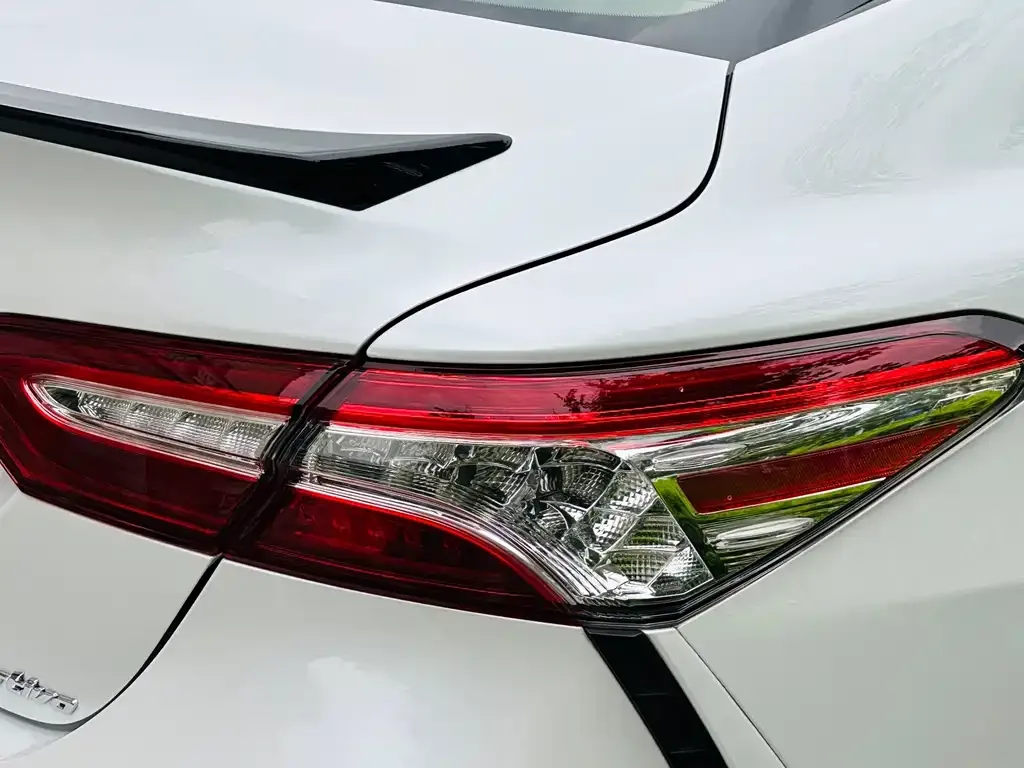 Toyota Camry — фото 3