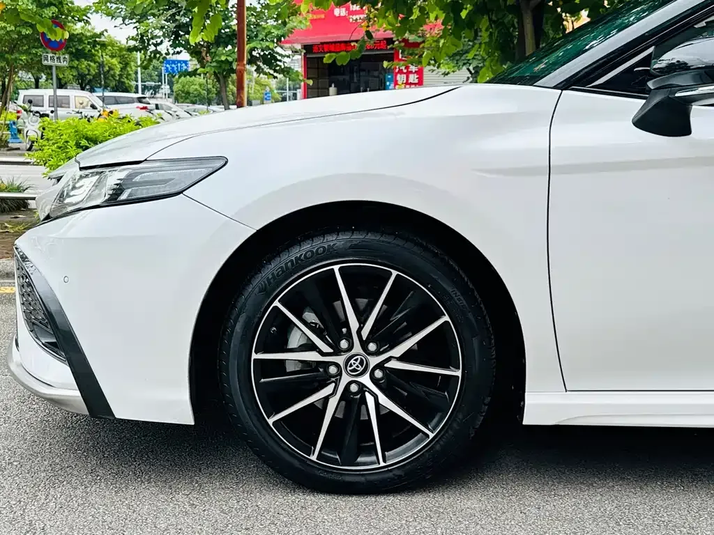 Toyota Camry — фото 4