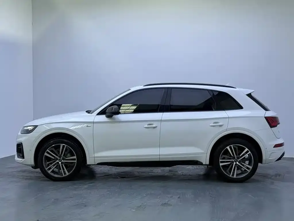 Audi Q5L — фото 9