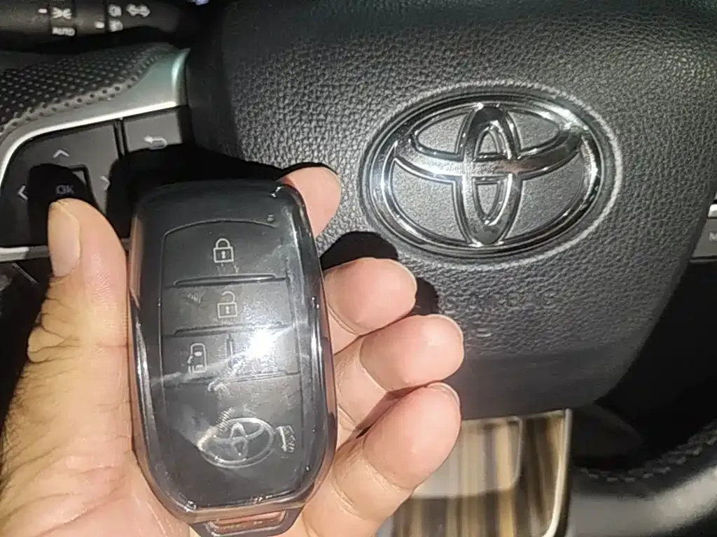 Toyota Granvia — фото 6