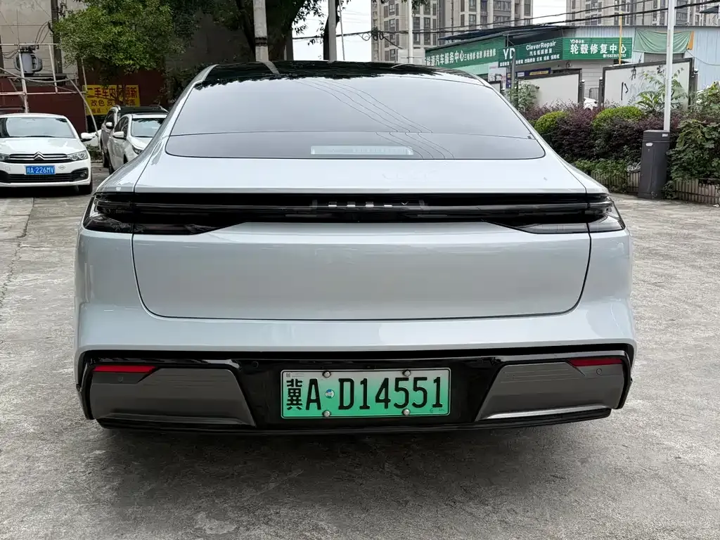 Geely Galaxy E8 — фото 4