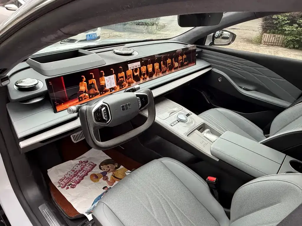 Geely Galaxy E8 — фото 10