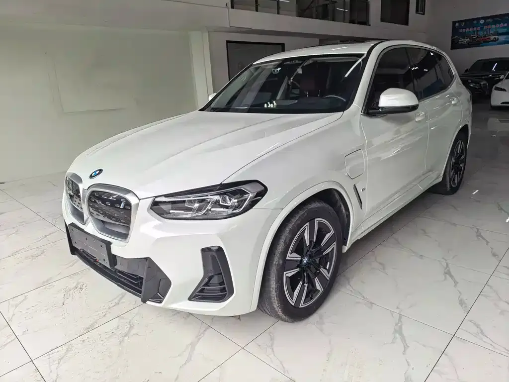 BMW iX3 — фото 1