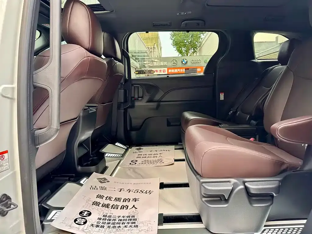 Toyota Granvia — фото 7