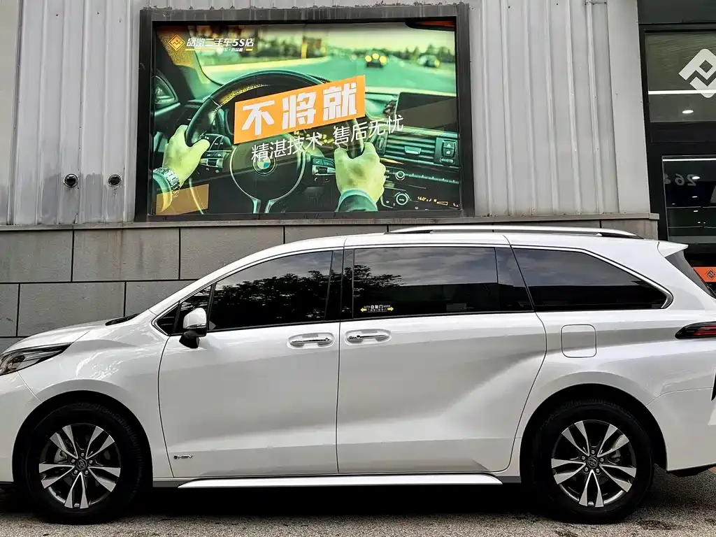 Toyota Granvia — фото 8