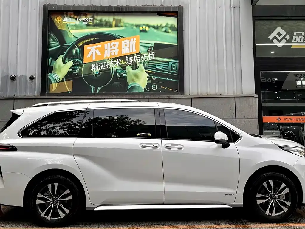 Toyota Granvia — фото 6