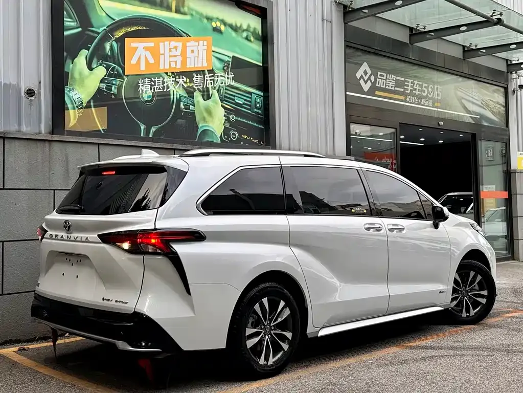 Toyota Granvia — фото 10