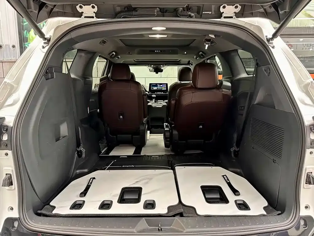 Toyota Granvia — фото 9