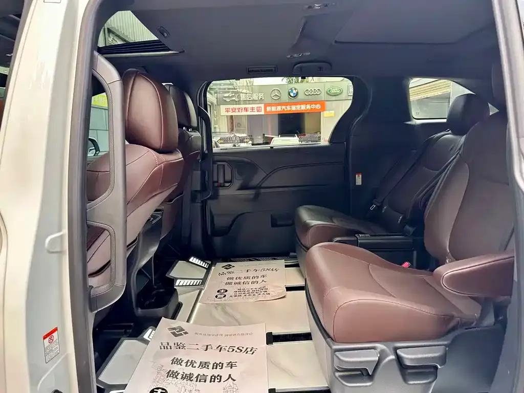 Toyota Granvia — фото 3