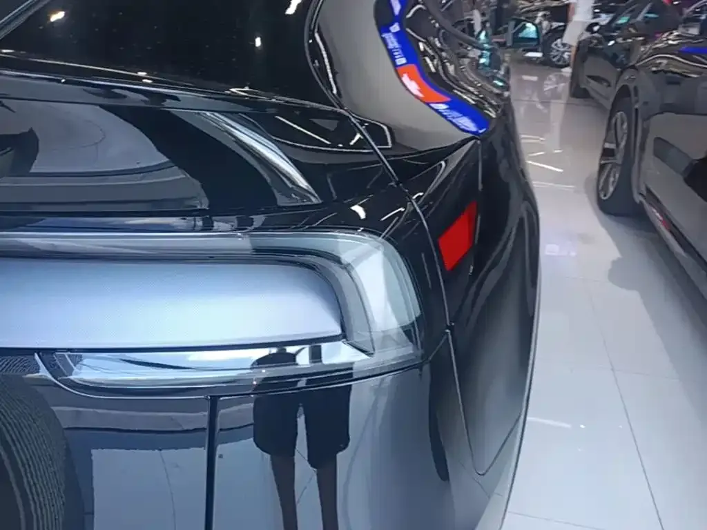Tesla Model Y L — фото 8