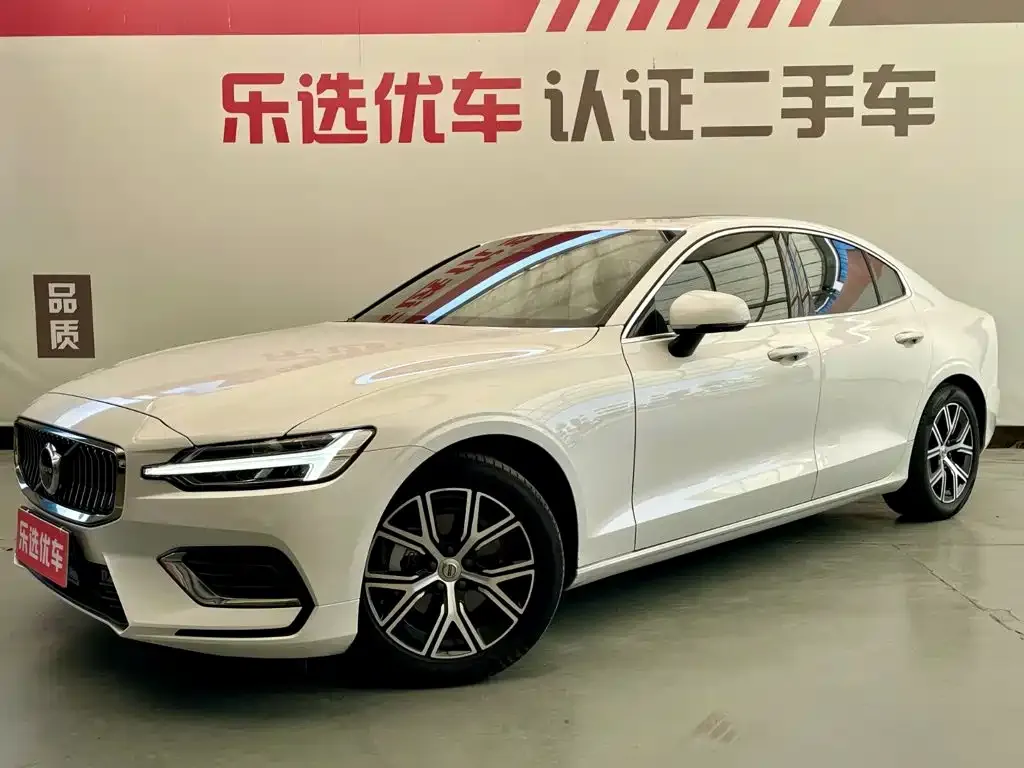 Volvo S60 — фото 1