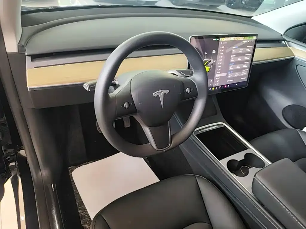 Tesla Model Y — фото 4