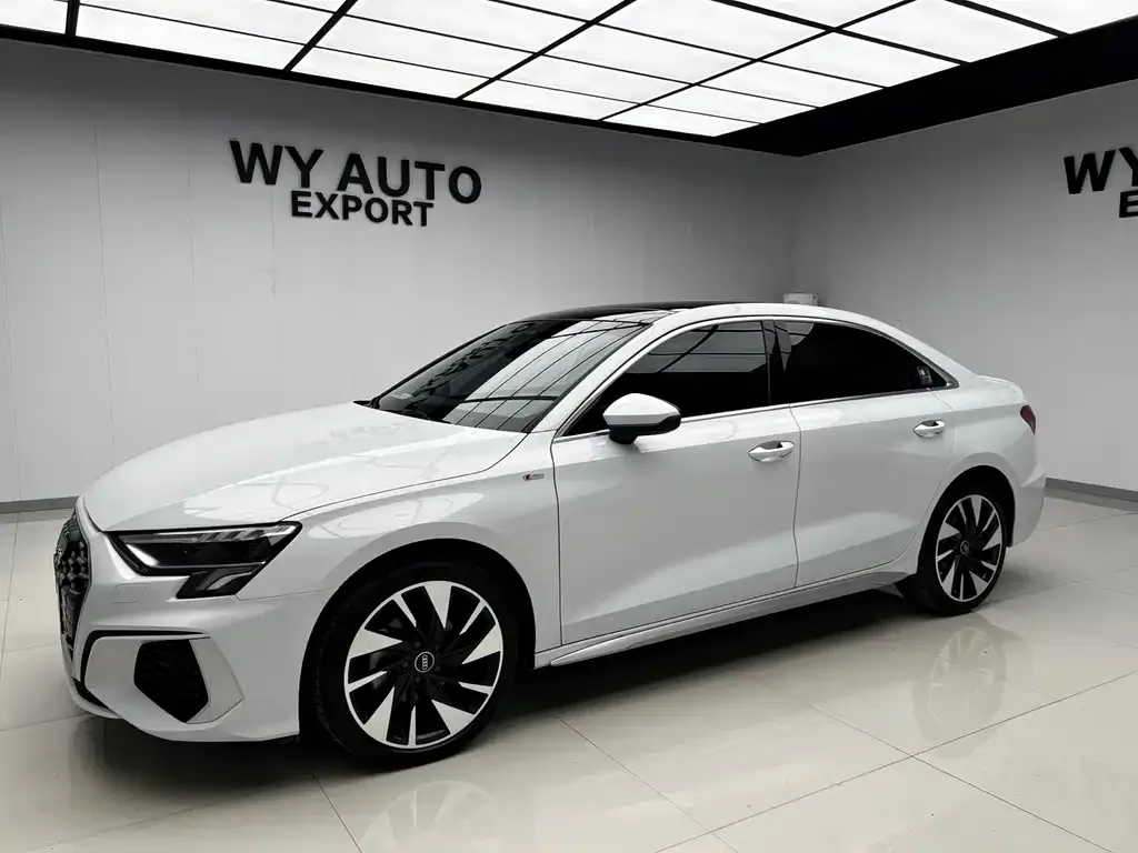Audi A3 — фото 1