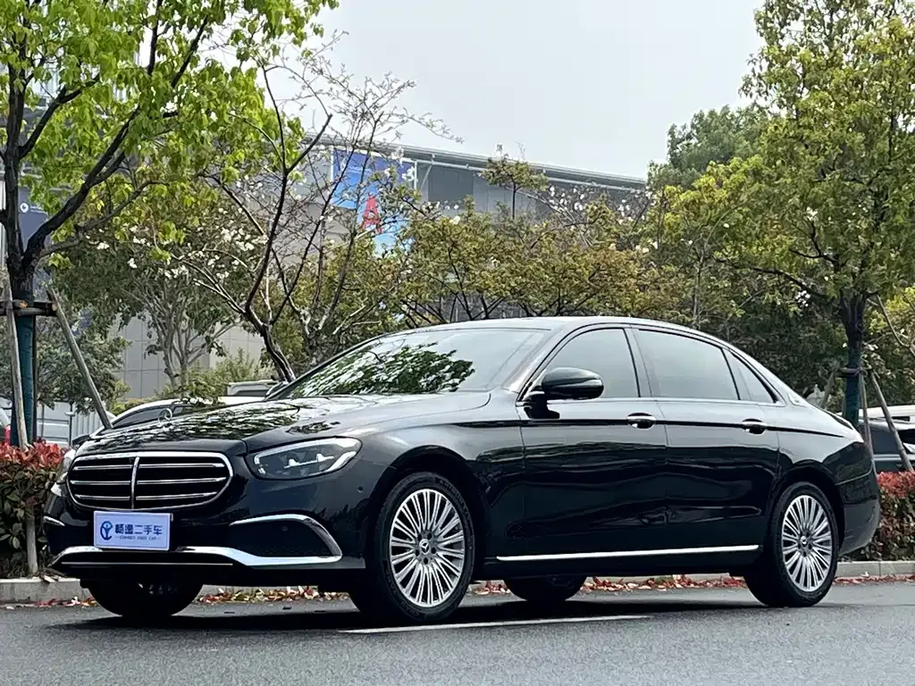 Mercedes-Benz E-Class — фото 1