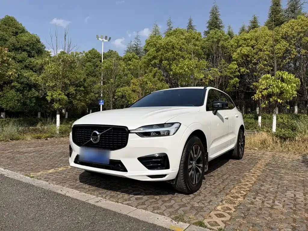 Volvo XC60 — фото 1