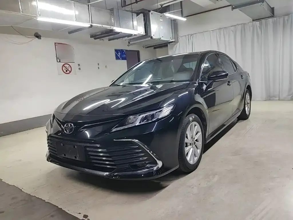Toyota Camry — фото 5