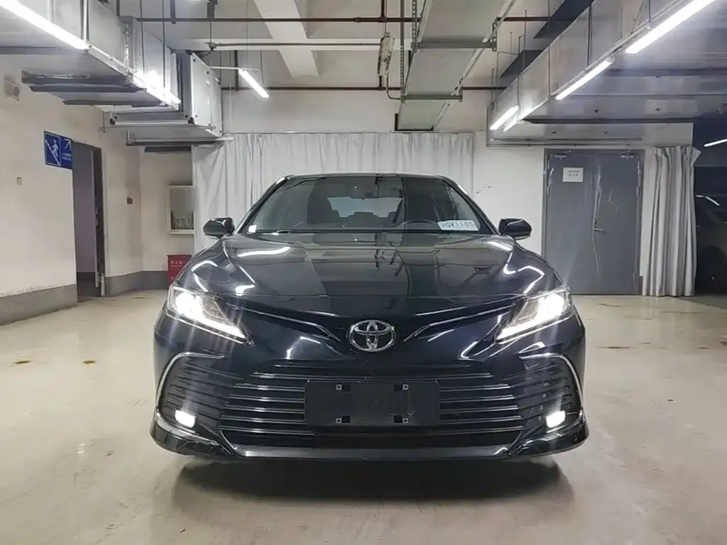 Toyota Camry — фото 3