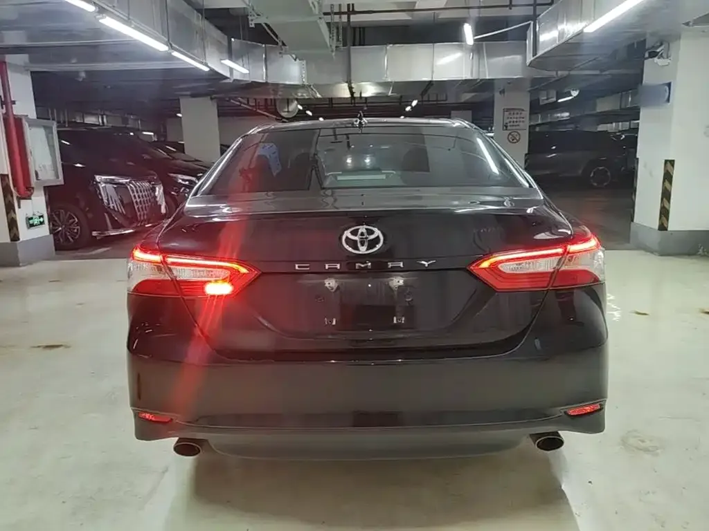Toyota Camry — фото 10