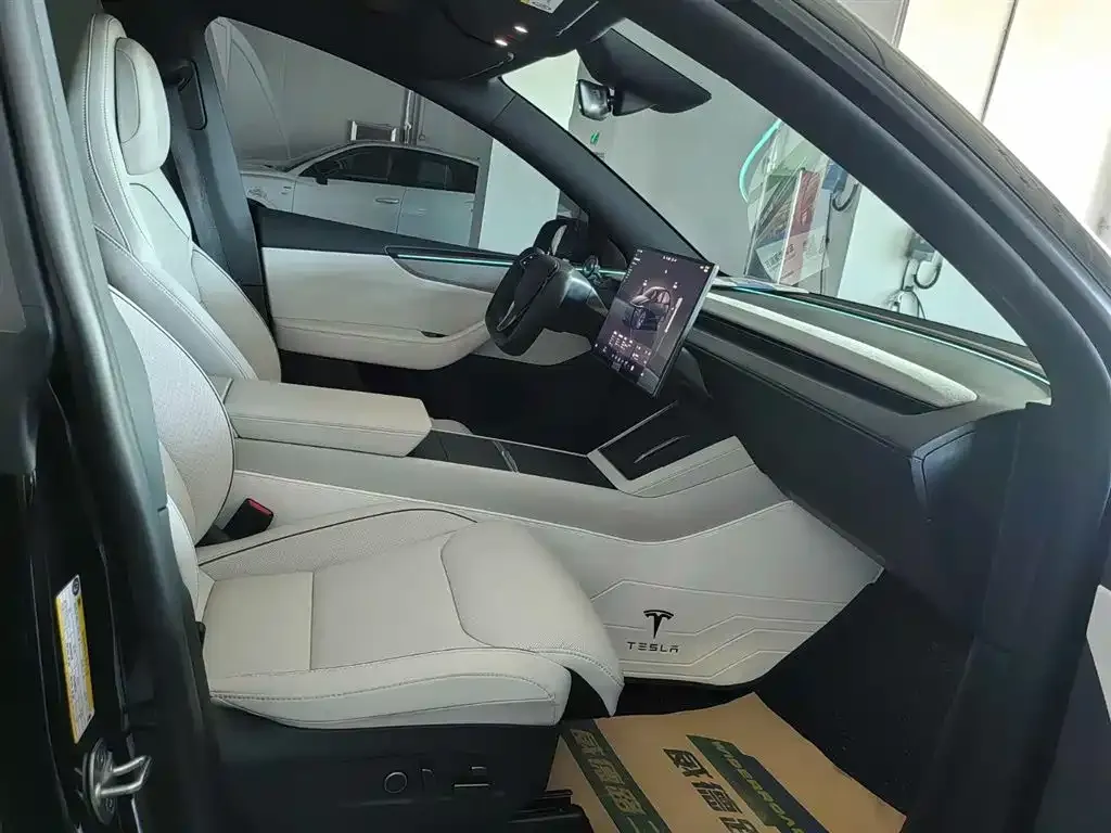 Tesla Model Y L — фото 3