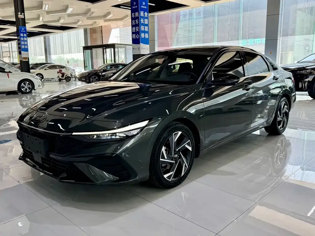 Hyundai Elantra — фото 1