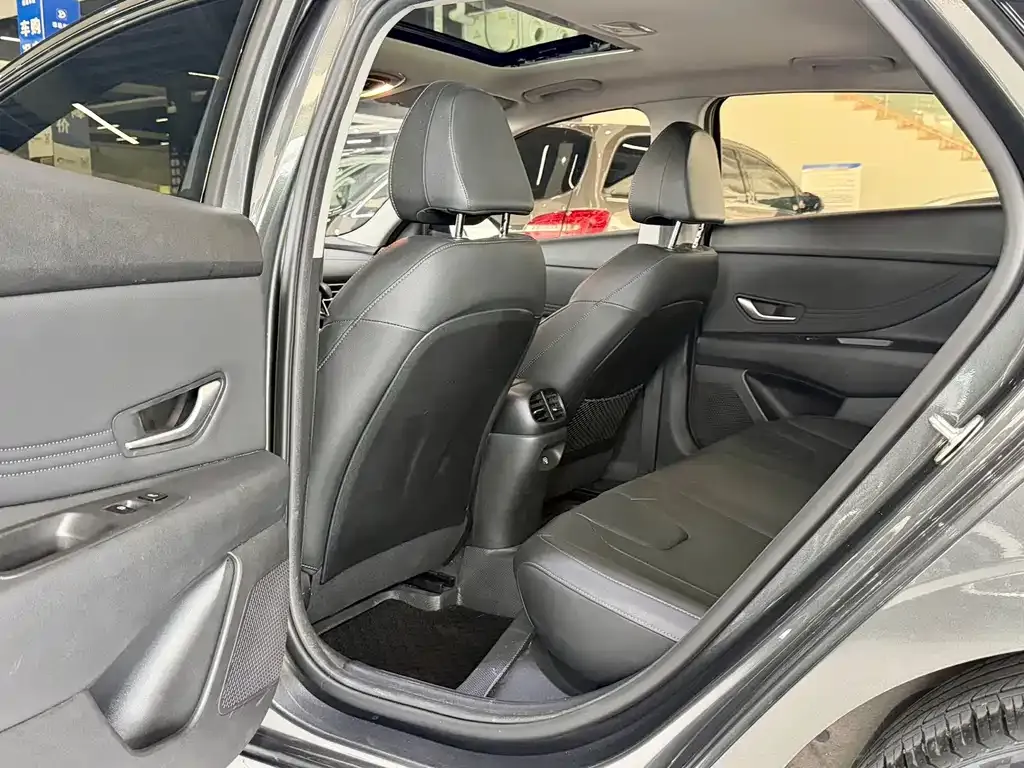 Hyundai Elantra — фото 4